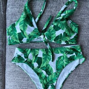 NWOT Leaf print swimsuit two piece